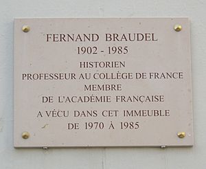 Archivo:Plaque Fernand Braudel, 59 rue Brillat-Savarin, Paris 13