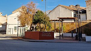 Archivo:Plaza España, en Chimeneas (Granada)