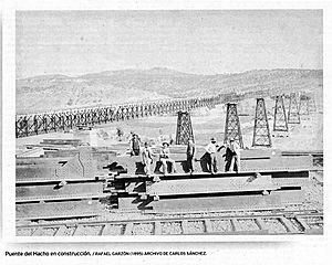 Archivo:Puente del Hacho en construcción