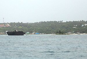 Archivo:Rocky cay (view from east)
