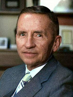 Archivo:Ross Perot in his office, by Allan Warren (cropped)