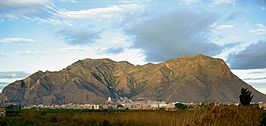 Vista de la Sierra de Callosa con la localidad a sus pies.