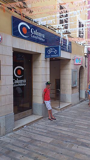 Archivo:Sucursal de Caixa Pollença en Alcudia (Mallorca)
