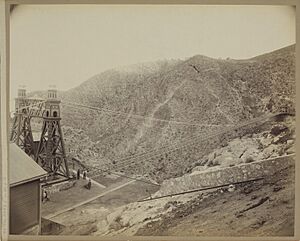 Archivo:Suspension Bridge Looking South from Ojuela (7980287600)