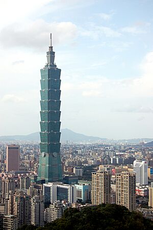 Archivo:Taipei 101 from Elephant Peak, Taiwan (5235189162)