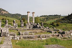 Archivo:Temple of Artemis Sardis Turkey4
