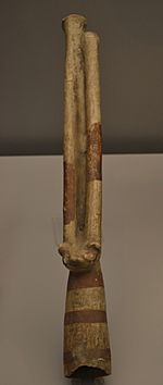 Archivo:Trompeta de rosca aplastada. Cultura Moche. 100-750 d. C. Museo de América