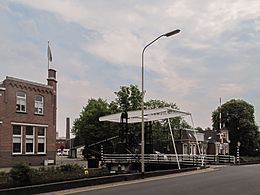 Archivo:Veendam, ophaalbrug foto6 2011-05-09 16.08