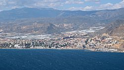 Archivo:Vista aérea de Aguadulce (Almería)