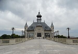 Archivo:Vista exterior frontis del segundo piso
