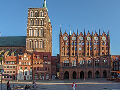 01 Stralsund Rathaus Marktplatz 003