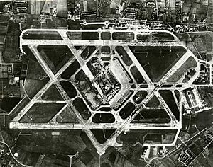 Archivo:Aerial photograph of Heathrow Airport, 1955