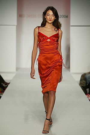 Archivo:Ai Tominaga, Red Dress Collection 2004