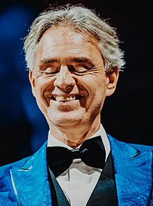 Archivo:Andrea Bocelli 20190511 017-2 (cropped)