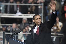 Archivo:Barack Obama after inaugural address 1-20-09 hires 090120-N-0696M-327a