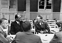 Archivo:Bundesarchiv Bild 101III-Alber-064-03A, Subhas Chandra Bose bei Heinrich Himmler