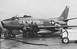 Archivo:Canadair-Sabre 19484 USAF RWY 06.56 edited-1