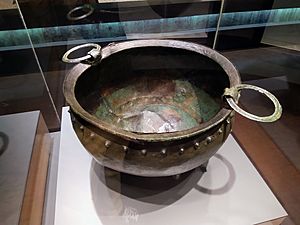 Archivo:Cauldron from Cabárceno 1