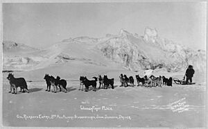 Archivo:Col. Ramsay's entry, winning dog sled team of the 3rd All Alaska Sweepstakes, John Johnson, driver (LOC) (4484590704)