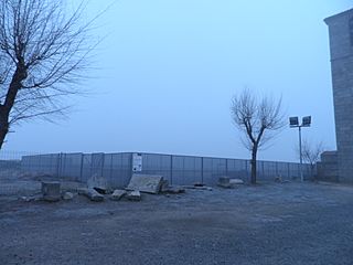 Entrada y valla perimetral de la villa romana de El Vergel.jpg
