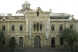 Archivo:Fachada de la sede de Carlos de Amberes