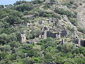 Archivo:Gemiler Adası kalıntıları