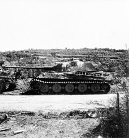 Archivo:German tank Tiger II near Vimoutiers