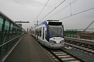 Archivo:HTM 4022 Zoetermeer Randstadrail (ongeopend) Javalaan 16-11-2006