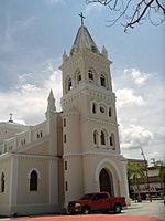 Archivo:Humacao, Puerto Rico church