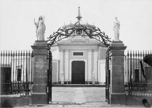 Archivo:Ingreso Presbitero Maestro Lima. Chapel in the Cemetery LCCN2006679747 (cropped)