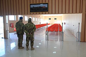 Archivo:Inside Herat International Airport in February 2012