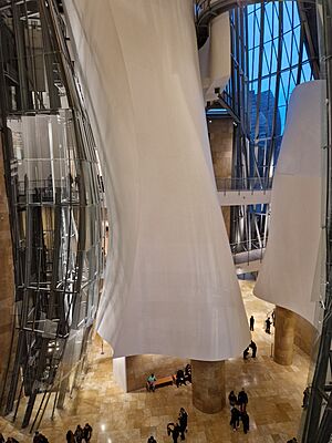 Archivo:Interior of Guggenheim Museum Bilbao