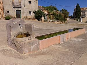 Archivo:Jodra de Cardos. Fuente y Pilón