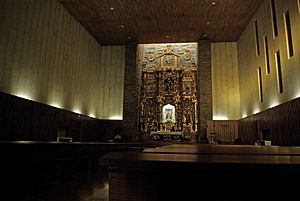 Archivo:La Virgen del Camino 10 Santuario by-dpc