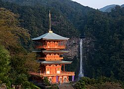 Pagoda and Nachi Falls 2017-10-12.jpg