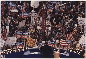 Archivo:Photograph of Ronald Reagan giving his Acceptance Speech at the Republican National Convention, Detroit, MI - NARA - 198599