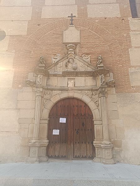 Portada iglesia collado contreras