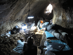 Archivo:Proceso de excavación en Arlanpe