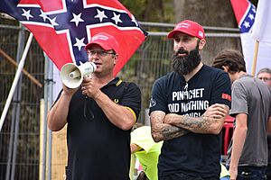Archivo:Proud Boys in Pittsboro (2019 Oct) - 01
