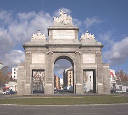 Archivo:Puerta de Toledo (Madrid) 01