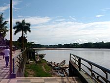 Archivo:Río Aguaytía, Aguaytía