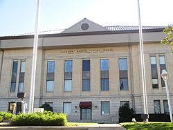 Revised Jackson Parish Courthouse, Jonesboro, LA IMG 5794.JPG