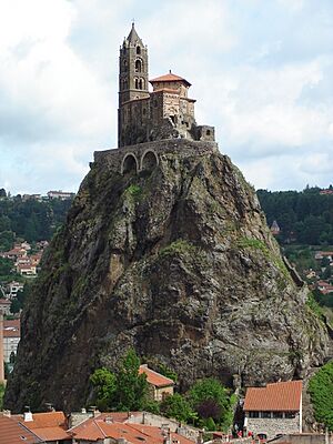 Archivo:Rocher St Michel à Aiguilhe