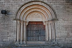 Archivo:Santa Maria de Siurana - Portalada