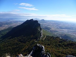 Sierra de Cantabria desde Cruz del Castillo-La Rioja-Spain.jpg