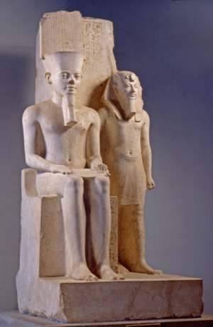 Archivo:Statue of king Horemheb with the god Amun
