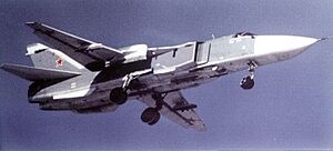 Archivo:Su-24 Fencer Right side gear down