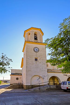 Archivo:Torre de la iglesia de San Andrés en Banastás