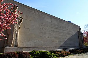 Archivo:USA-NYC-Brooklyn War Memorial