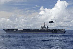 Archivo:US Navy 070814-N-8157C-152 An HH-60H Seahawk helicopter flies past the Nimitz-class aircraft carrier USS Nimitz (CVN 68) during a joint photo exercise (PHOTOEX) concluding Valiant Shield 2007